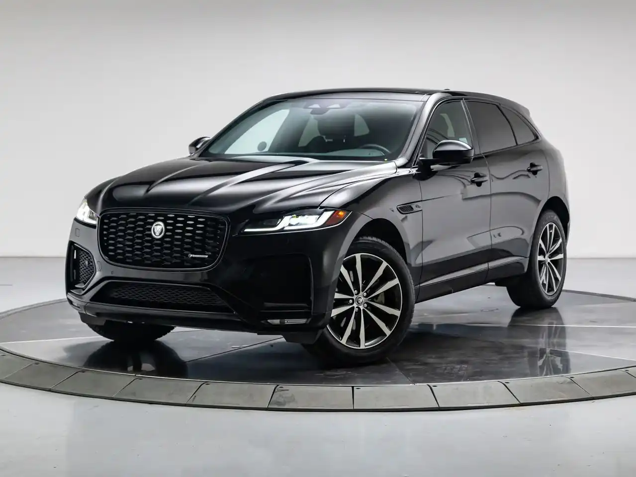 2024 Jaguar F-PACE P250 R-Dynamic S's photo