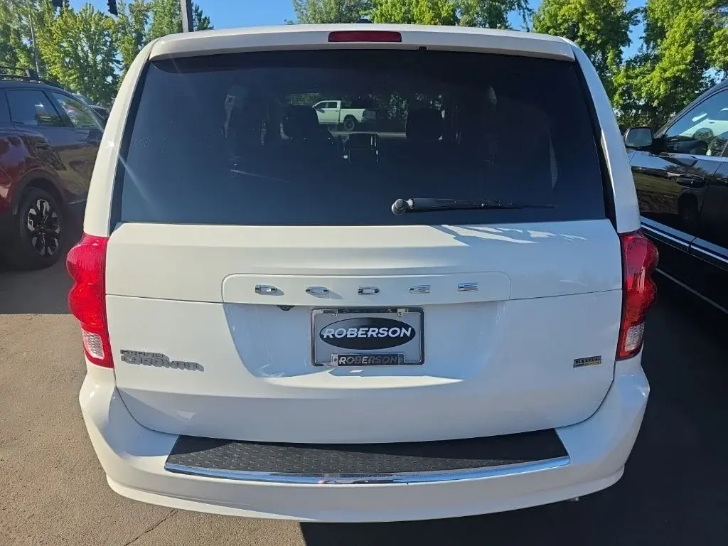 2012 Dodge Grand Caravan SXT photo 4