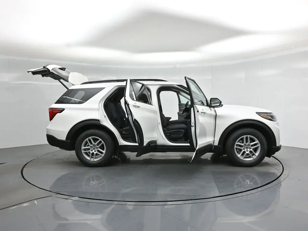2026 Ford Explorer undefined photo 4