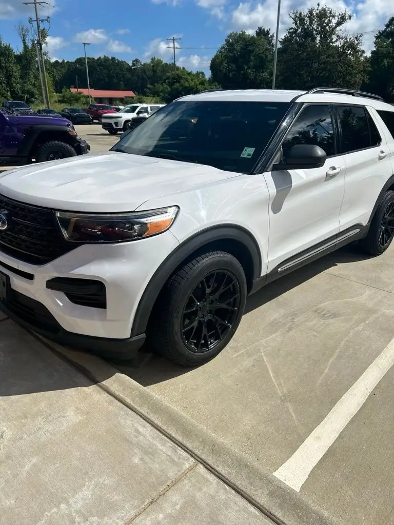 2020 Ford Explorer XLT RWD photo 1