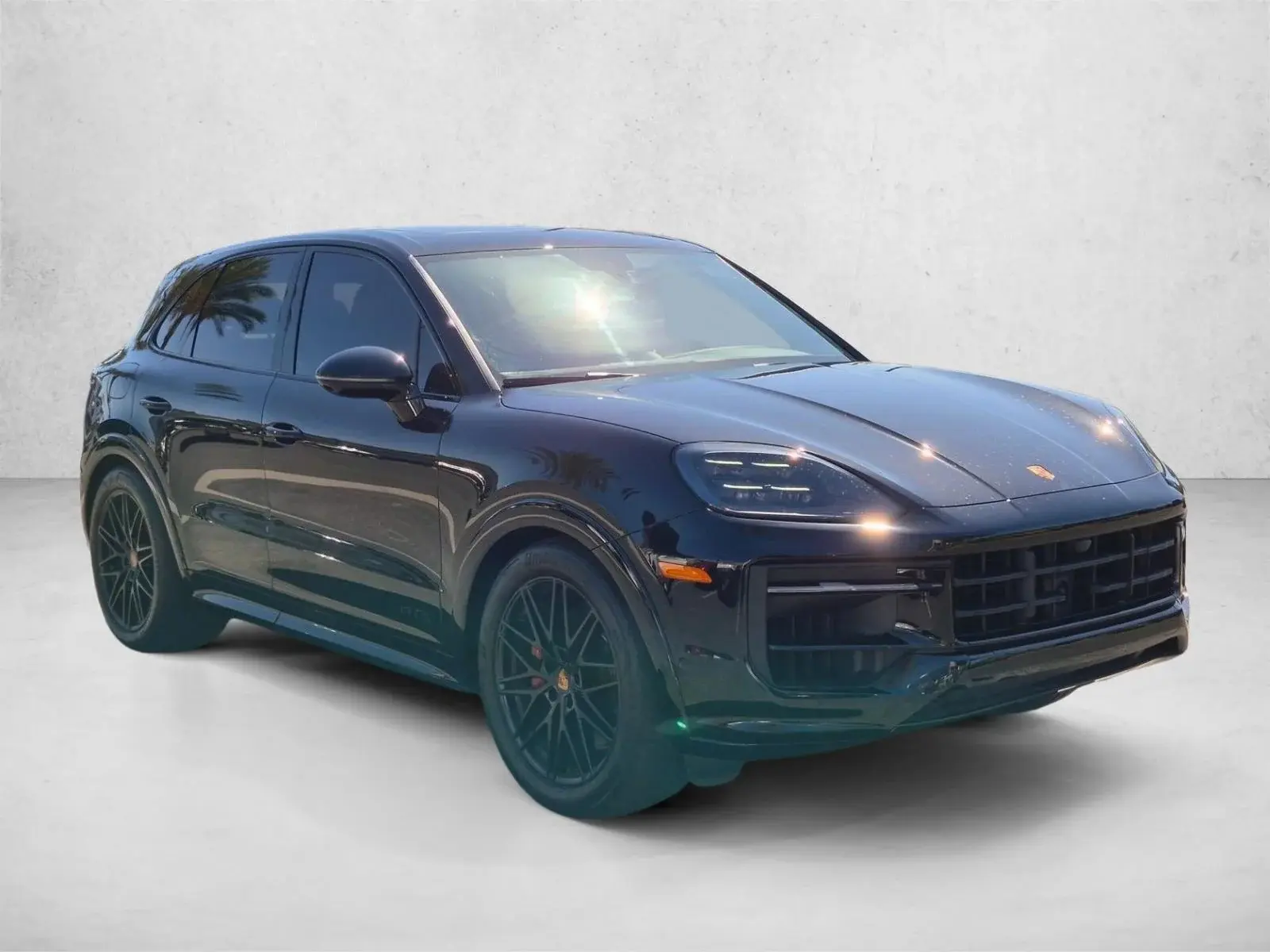 2025 Porsche Cayenne GTS photo 3