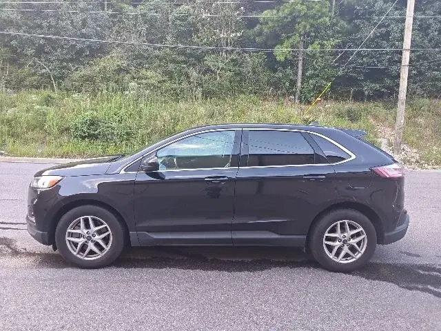2021 Ford Edge SEL photo 5