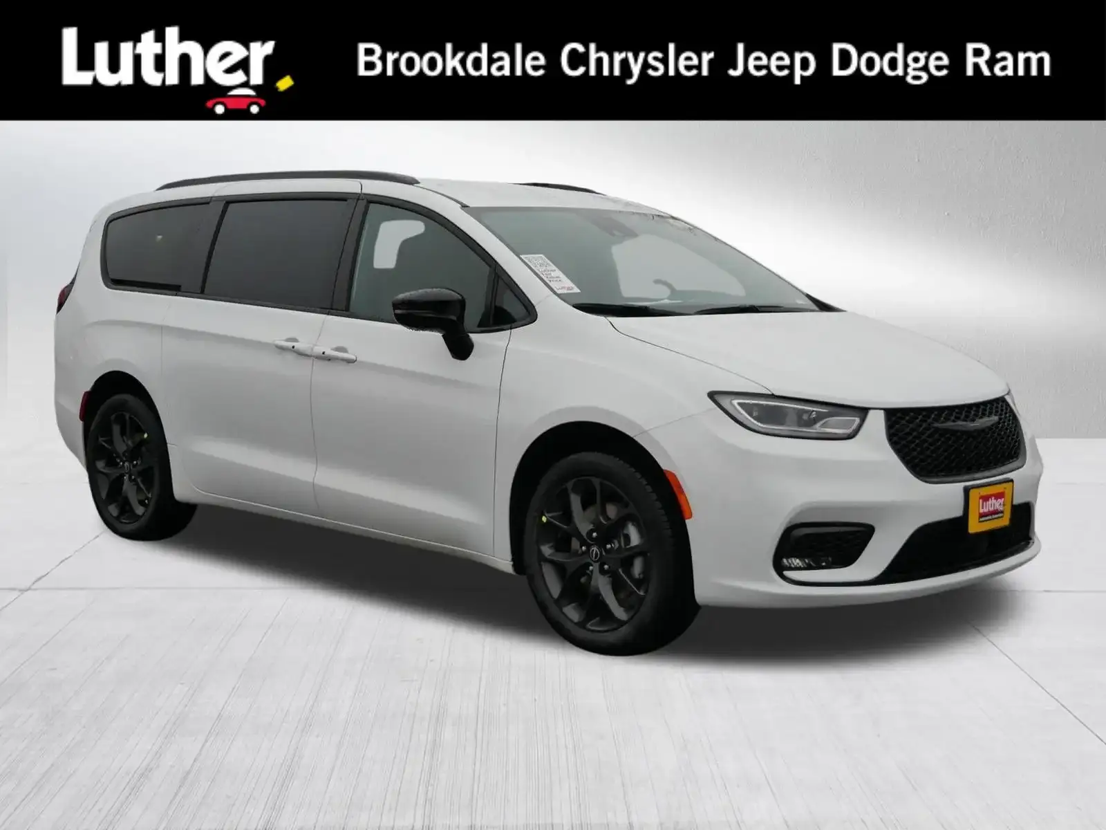 2026 Chrysler Pacifica Select AWD's photo