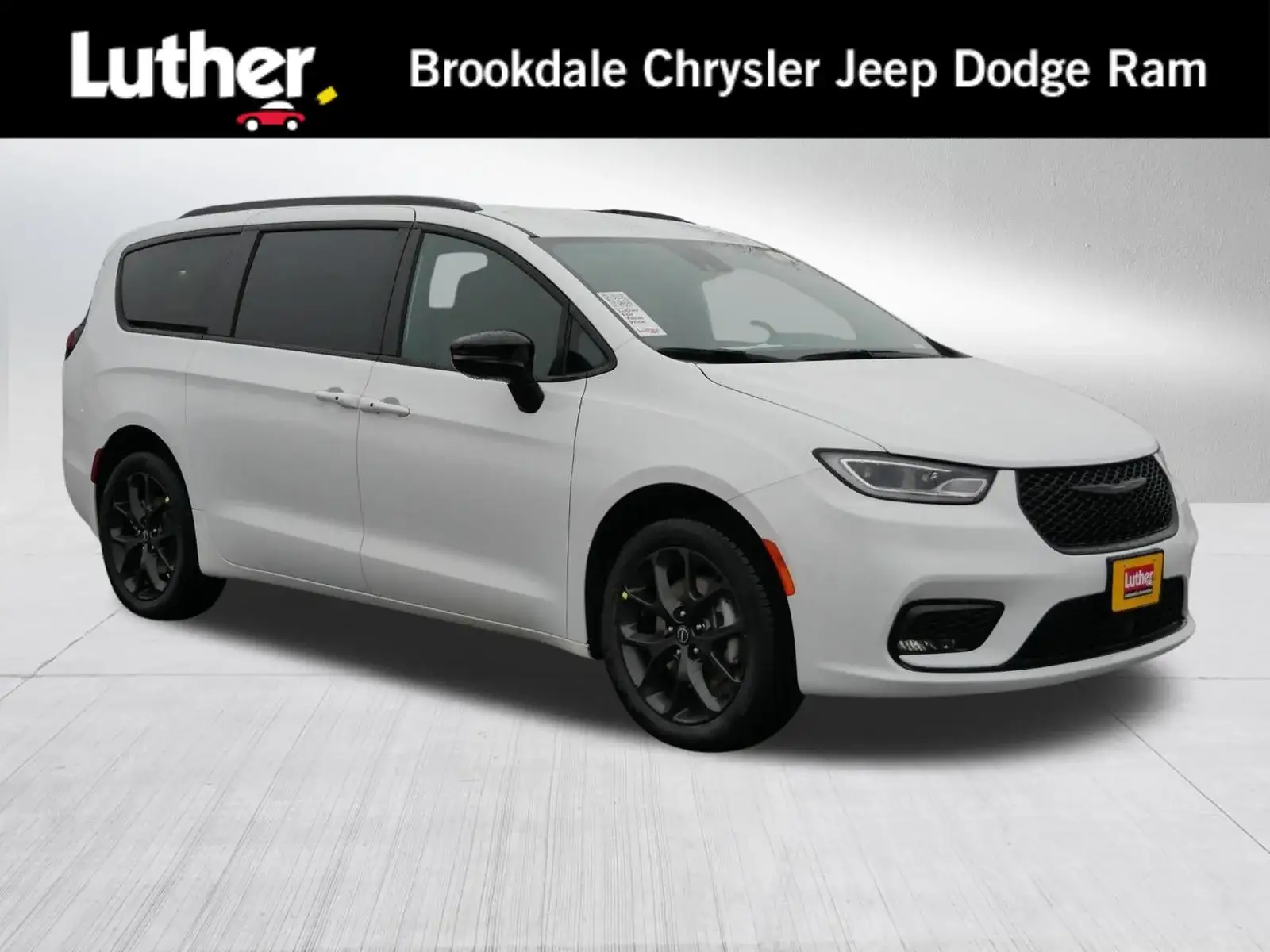 2026 Chrysler Pacifica Select AWD photo 1
