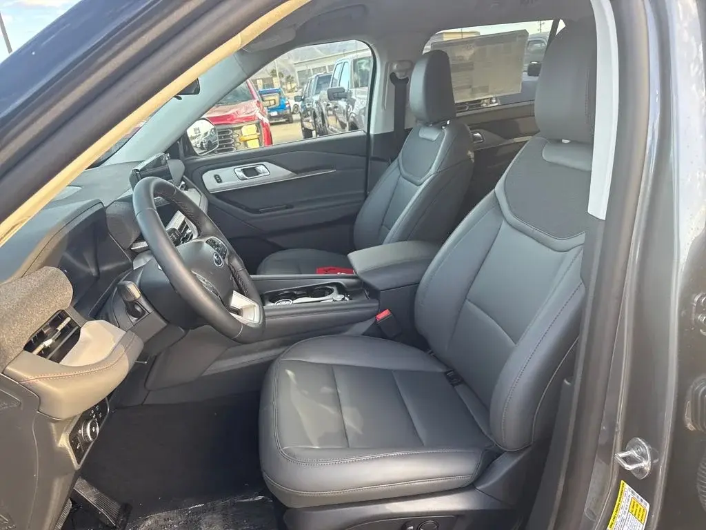 2026 Ford Explorer Active 4WD photo 5