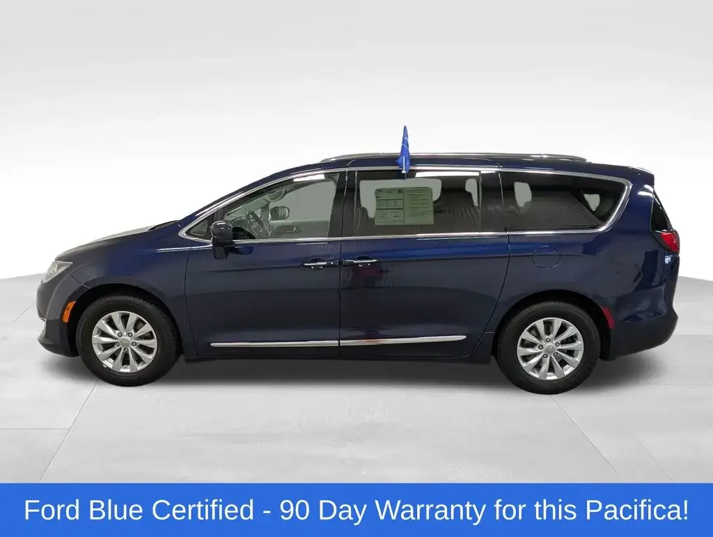 2018 Chrysler Pacifica Touring L's photo