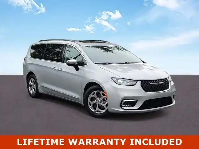 2023 Chrysler Pacifica Limited's photo