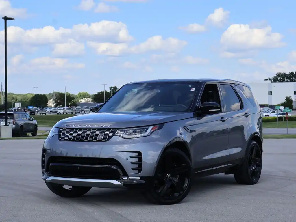 2023 Land Rover Discovery Metropolitan Edition's photo