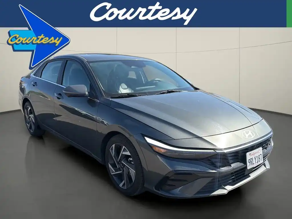 2024 Hyundai Elantra 2.0 Limited IVT's photo