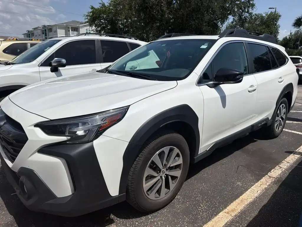 2024 Subaru Outback Premium's photo