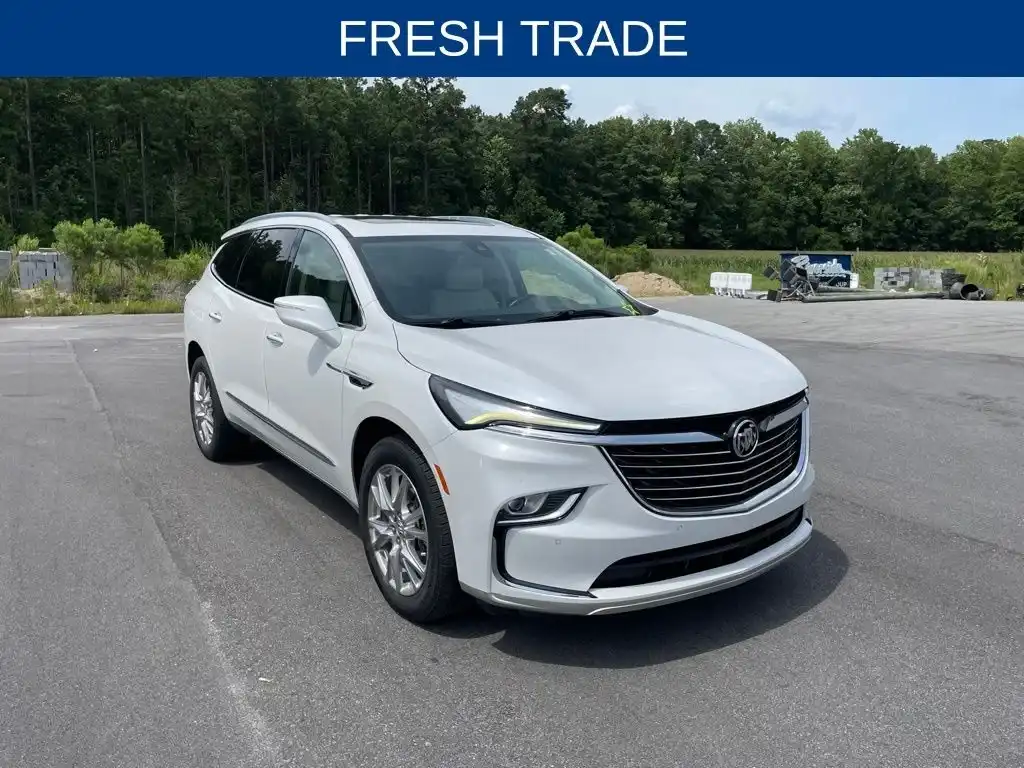 2023 Buick Enclave Essence's photo