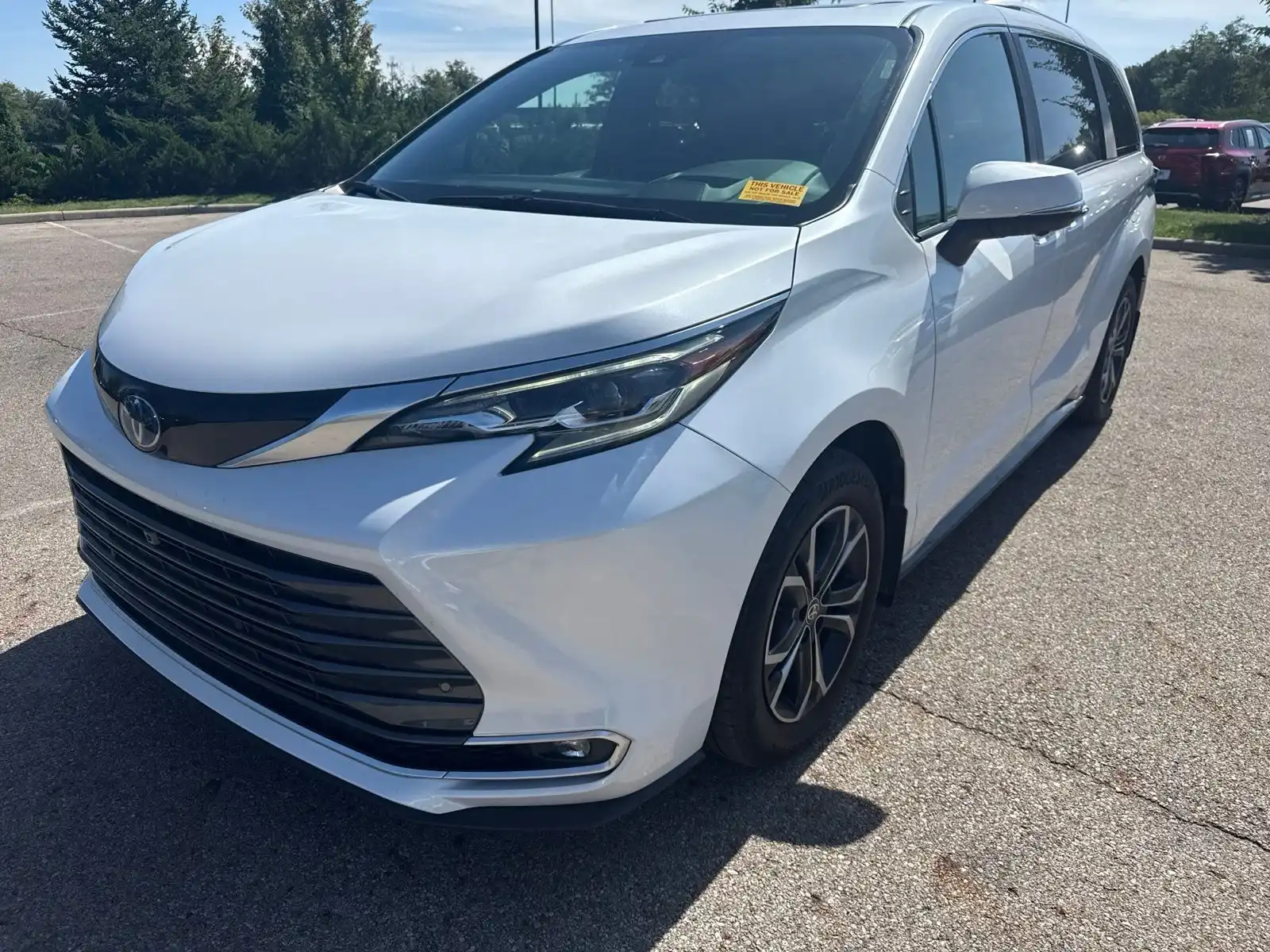 2025 Toyota Sienna Platinum 7-Passenger Hybrid AWD's photo