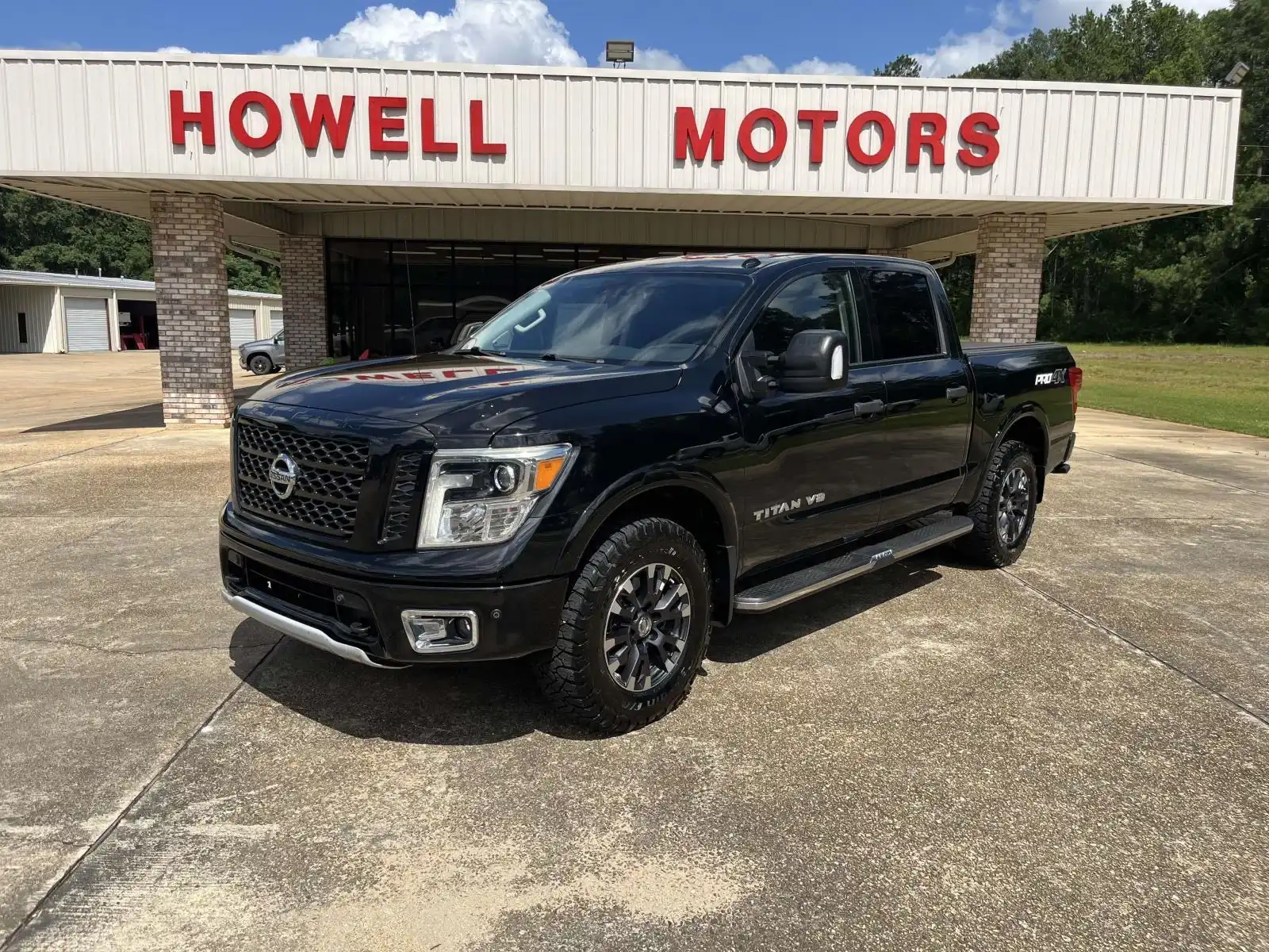 2018 Nissan Titan PRO-4X 4X4 Crew Cab's photo