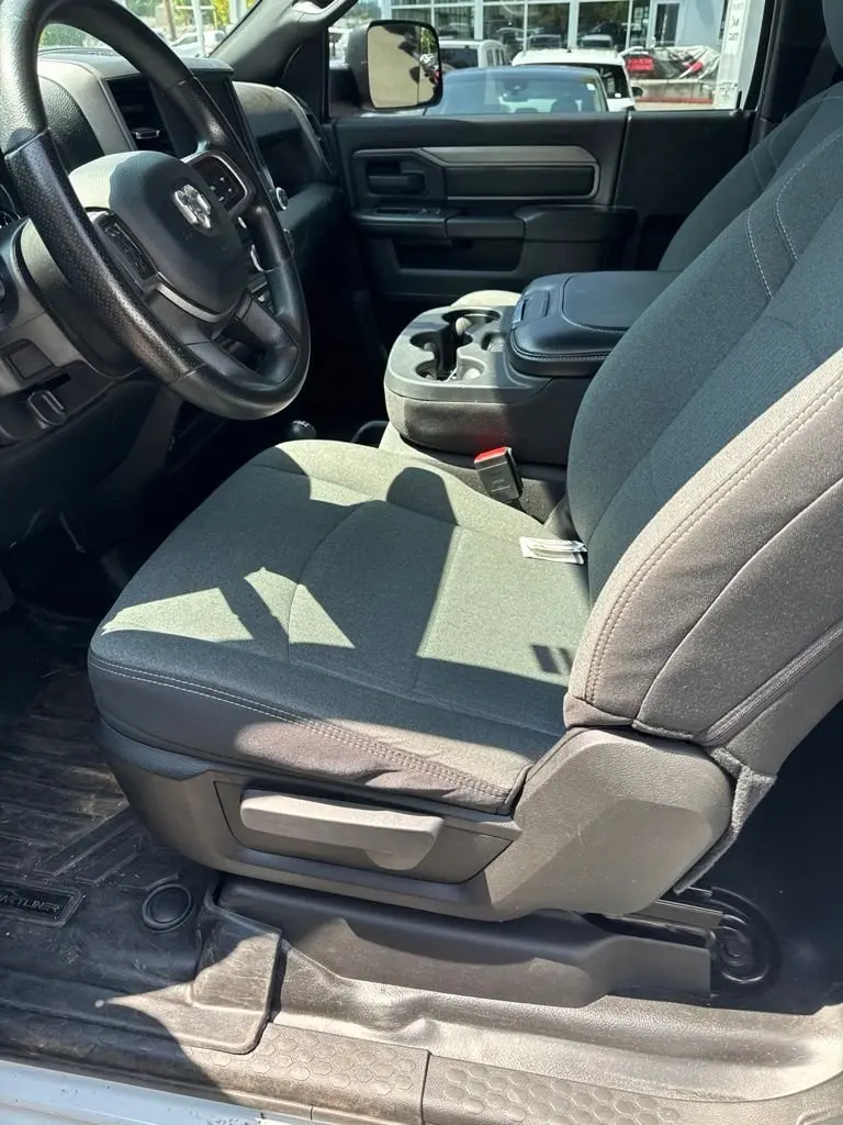 2022 RAM 2500 Tradesman 4X4 Regular Cab photo 3