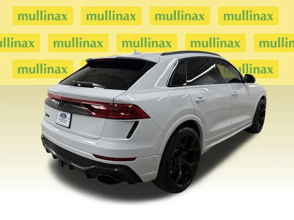 2023 Audi RS Q8 Base photo 3