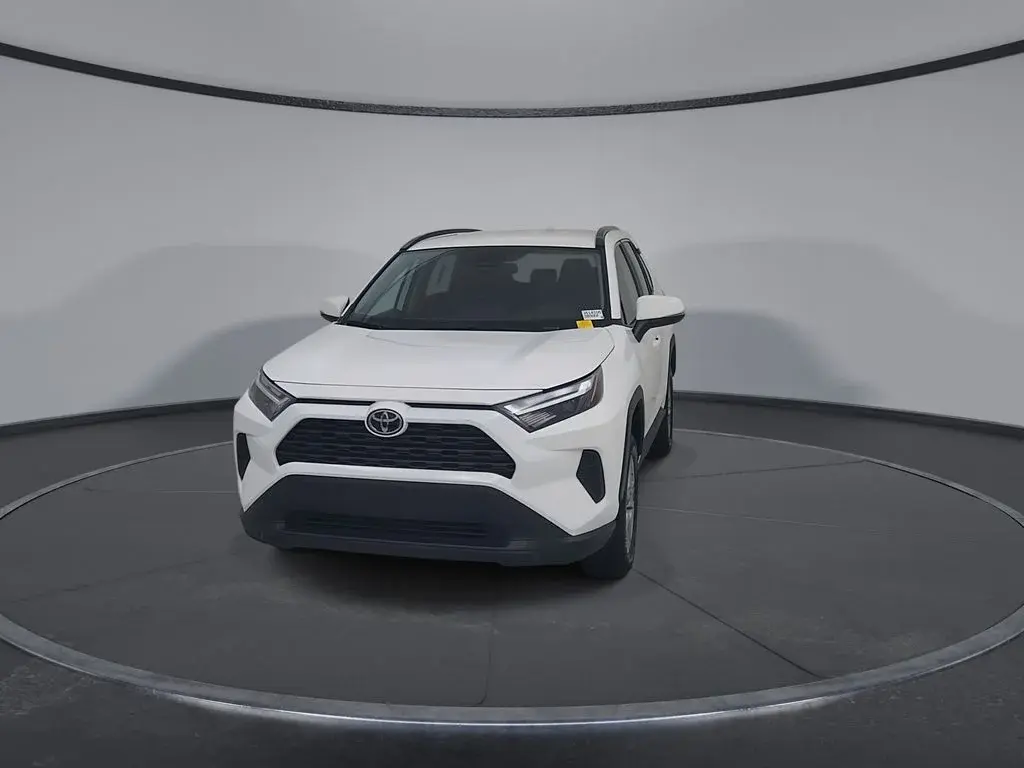 2025 Toyota RAV4 XLE AWD photo 5