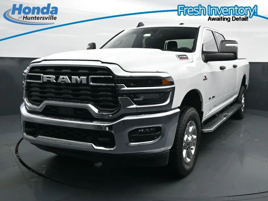 2025 RAM 2500 Big Horn 4WD Crew Cab SWB photo 3