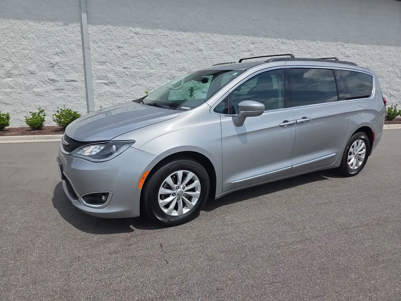 2017 Chrysler Pacifica Touring-L's photo