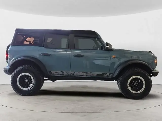 2021 Ford Bronco Badlands 4WD photo 4