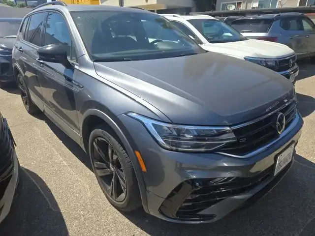 2023 Volkswagen Tiguan 2.0T SE R-Line Black's photo