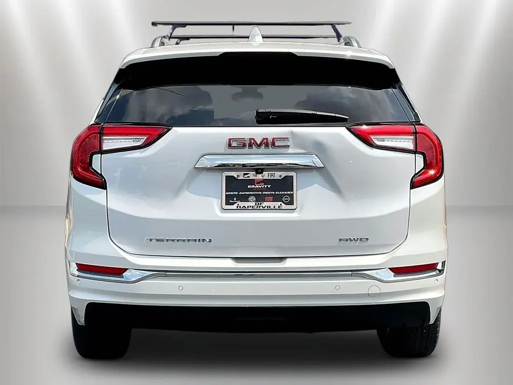 2023 GMC Terrain Denali AWD photo 5