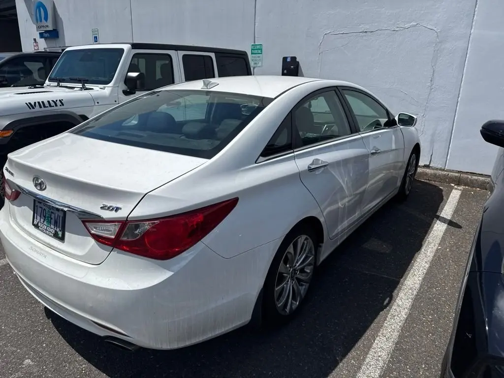 2013 Hyundai Sonata SE 2.0T A/T photo 4