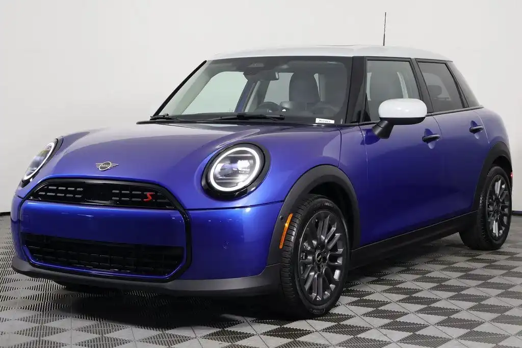 2026 MINI Hardtop Cooper S Signature's photo
