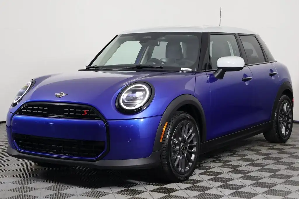2026 MINI Hardtop Cooper S Signature's photo