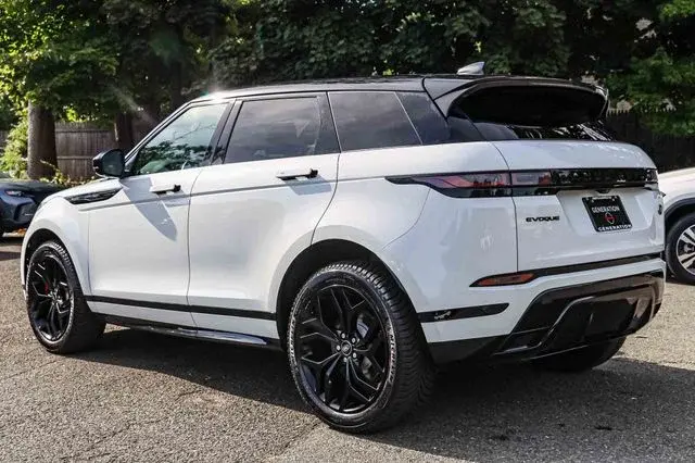 2023 Land Rover Range Rover Evoque R-Dynamic SE photo 4