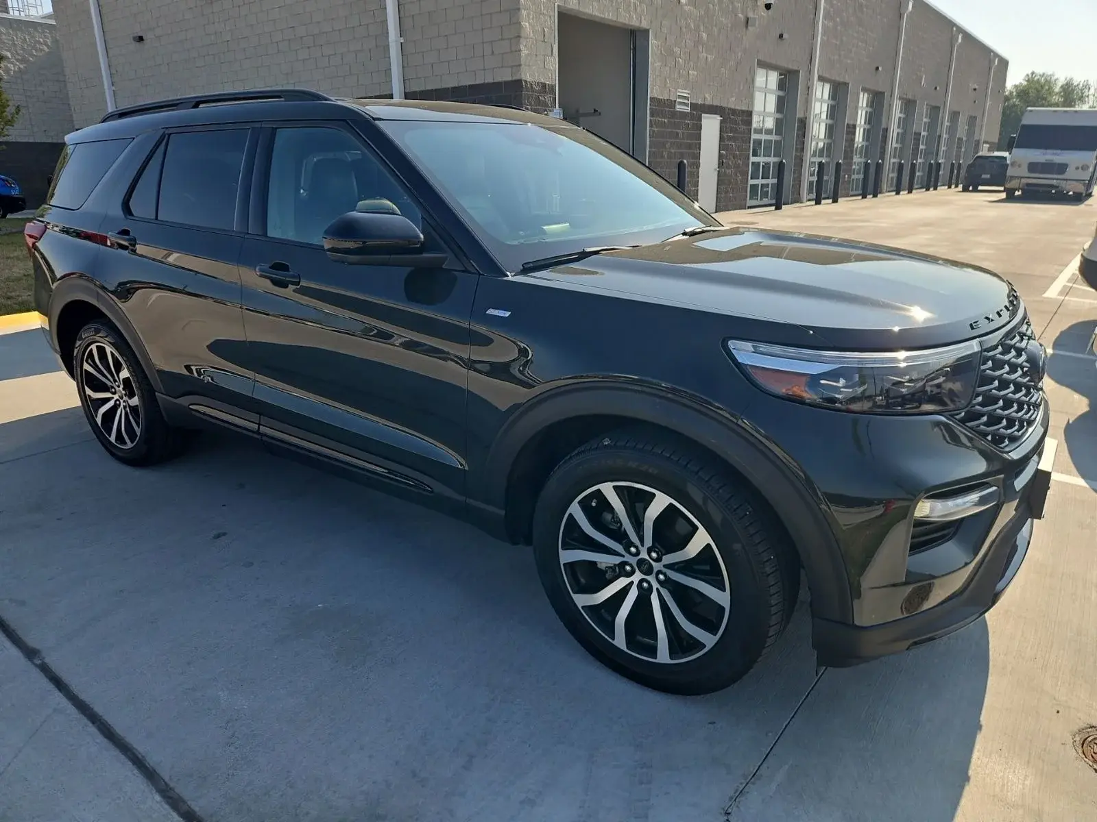 2022 Ford Explorer ST-LINE 4WD photo 3