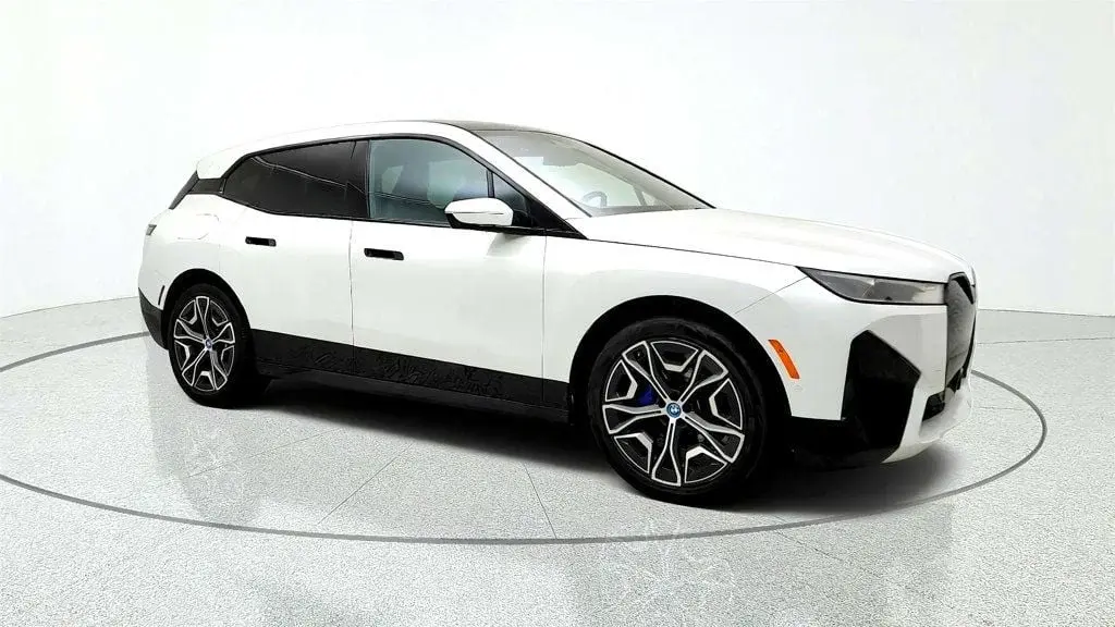 2024 BMW iX xDrive50 photo 3