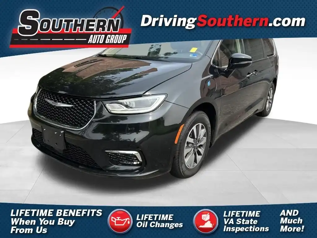 2024 Chrysler Pacifica Hybrid Select PHEV's photo