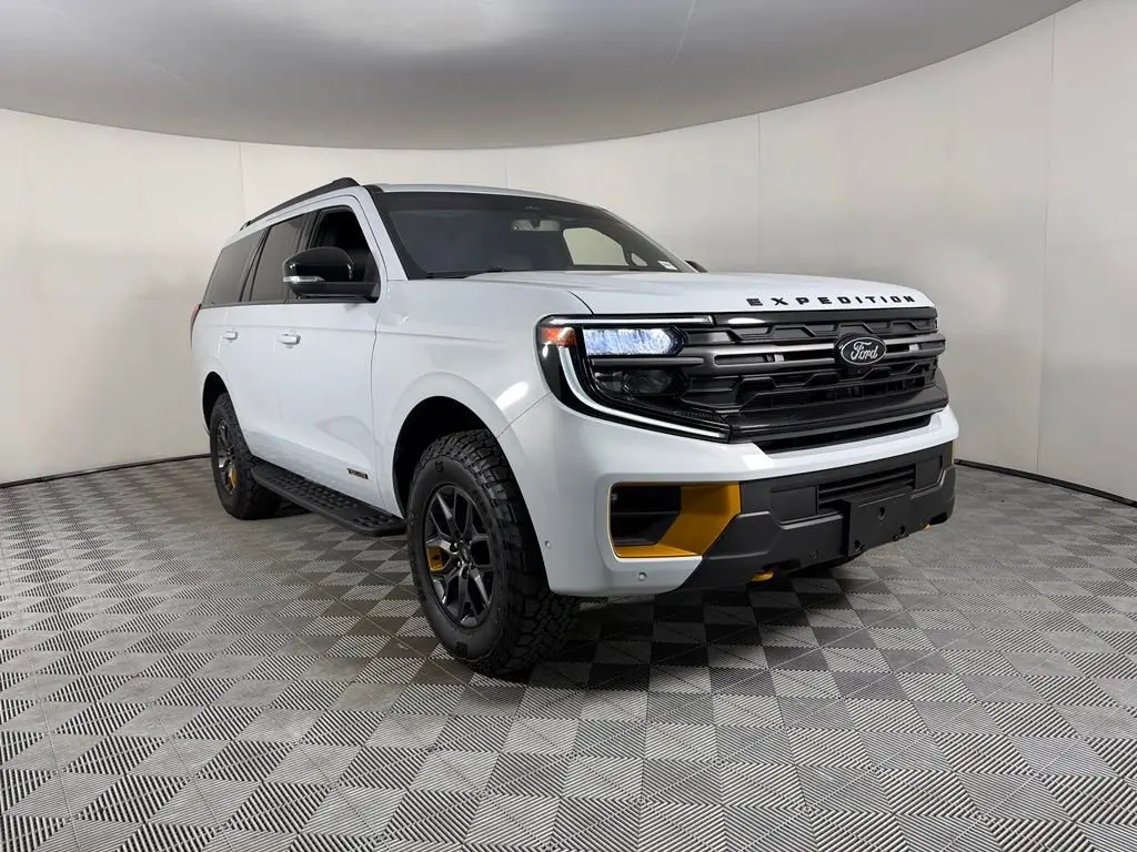 2025 Ford Expedition Tremor 4x4 photo 3