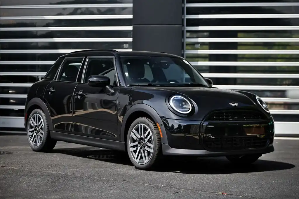 2026 MINI Hardtop's photo