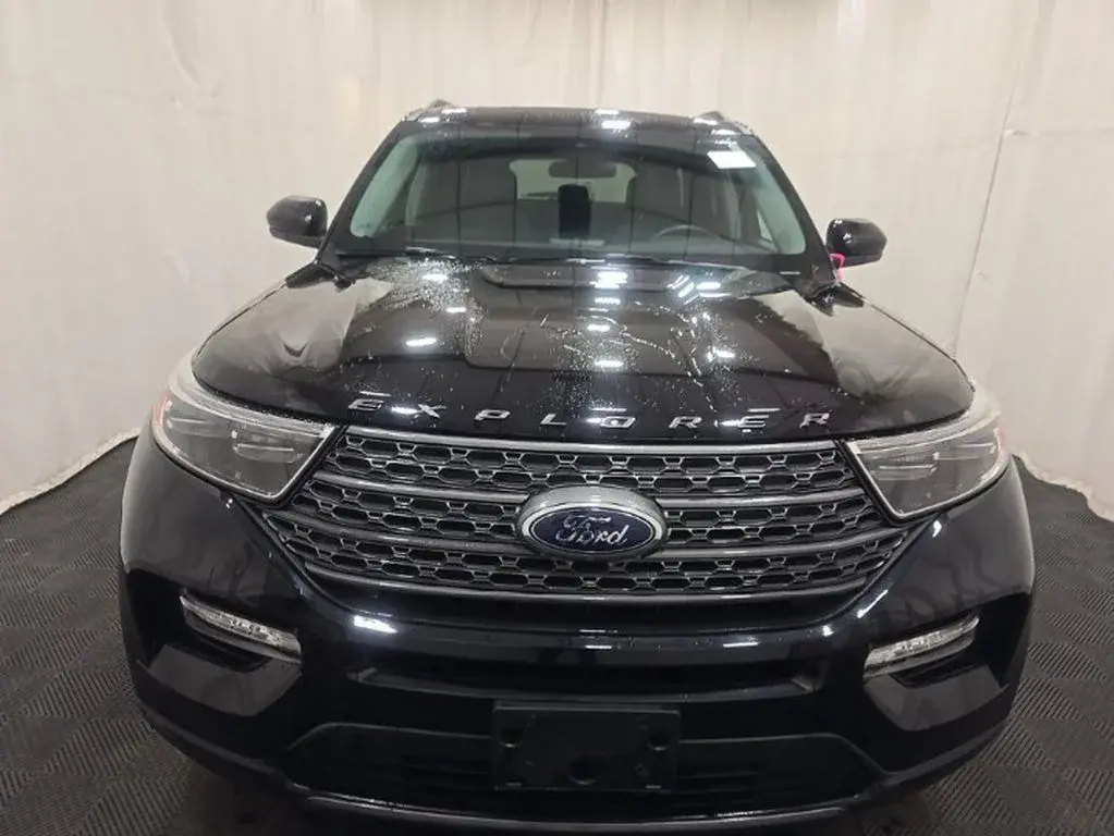 2024 Ford Explorer XLT 4WD photo 3