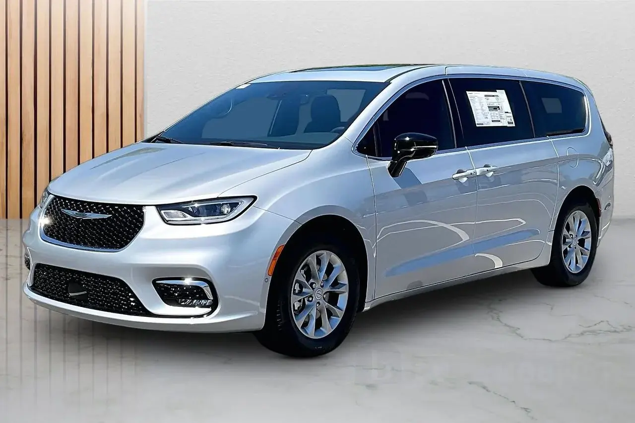 2026 Chrysler Pacifica Limited photo 4