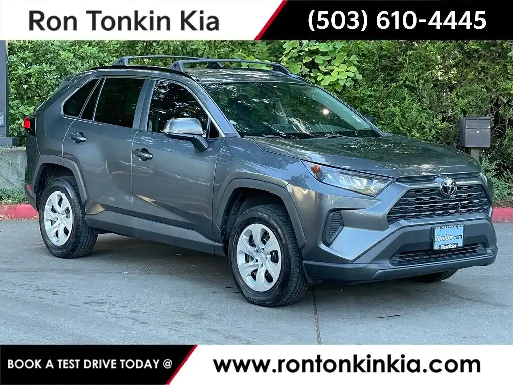 2020 Toyota RAV4 LE AWD's photo