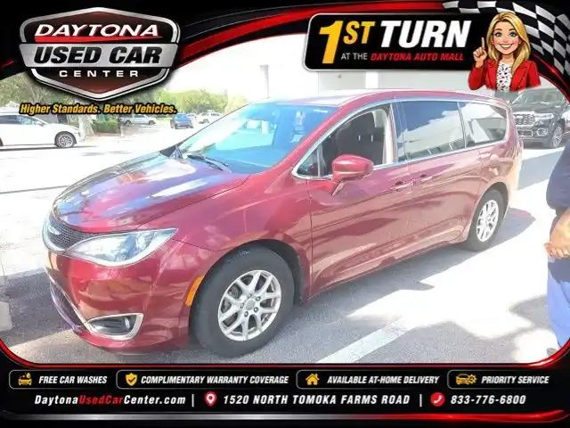 2020 Chrysler Pacifica Touring's photo