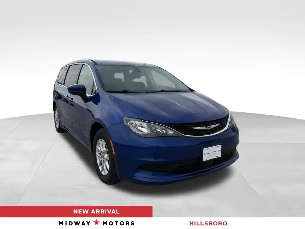 2021 Chrysler Voyager LX's photo