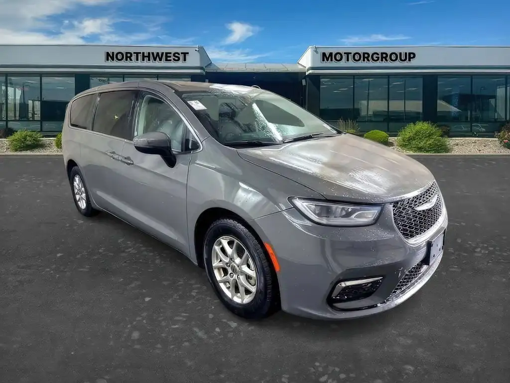 2023 Chrysler Pacifica Touring L's photo