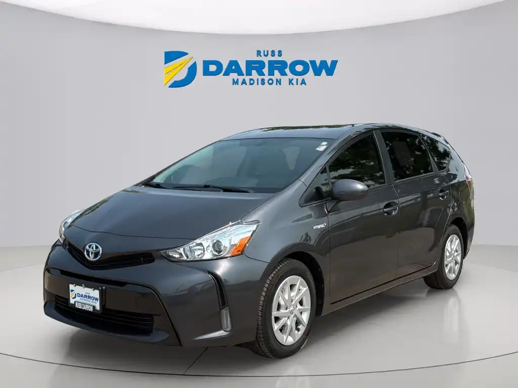 2015 Toyota Prius v Five's photo