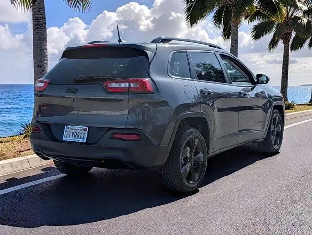 2016 Jeep Cherokee High Altitude photo 5