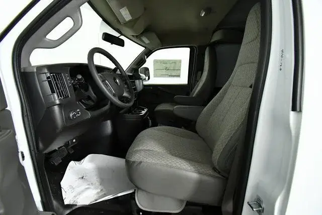 2025 Chevrolet Express 3500 Extended Work Van photo 5