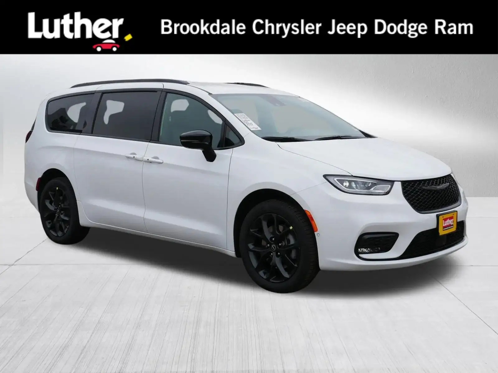 2026 Chrysler Pacifica Select AWD photo 1