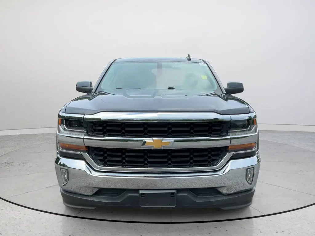 2017 Chevrolet Silverado 1500 LT Double Cab Std Box photo 4