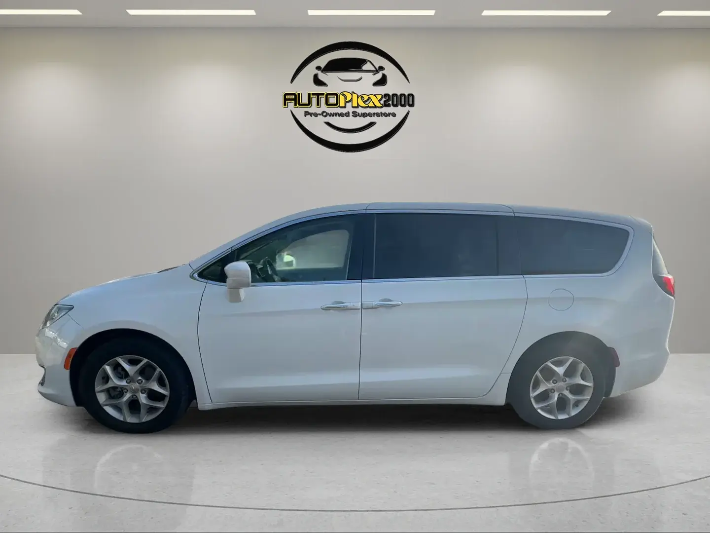 2018 Chrysler Pacifica Touring Plus photo 4