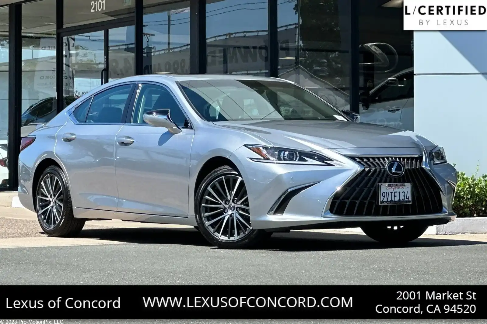 2025 Lexus ES 300h 300h's photo
