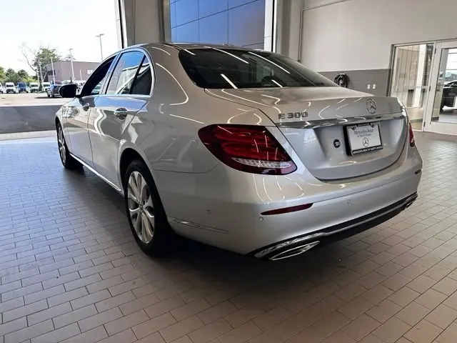 2019 Mercedes-Benz E-Class E300 4MATIC photo 5