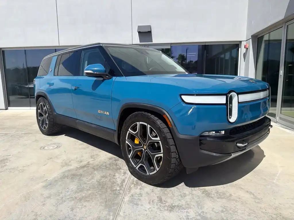 2023 Rivian R1S Adventure Quad-Motor Large Pack's photo