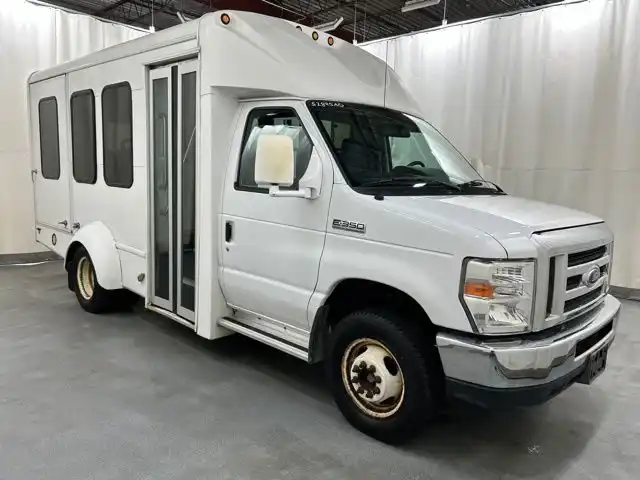 2016 Ford E-Series SRW E-350 Super Duty 138 in WB's photo